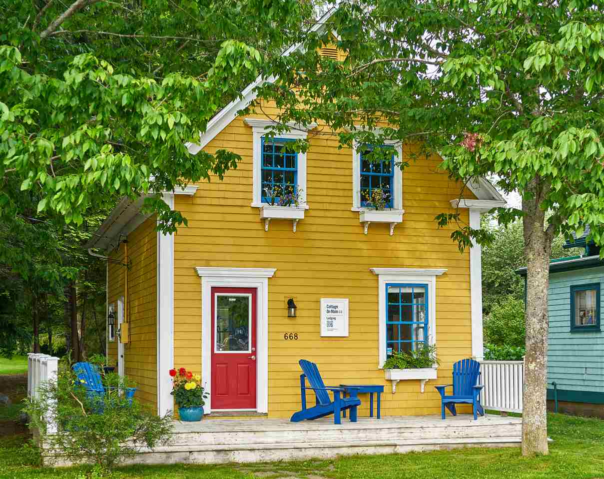668 Main Street, Mahone Bay, Mahone Bay (MLS® 201905903). 275,000 for sale RE/MAX nova Real 668 Main Street, Mahone Bay, Mahone Bay (MLS® 201905903). 275,000 for sale RE/MAX nova Real