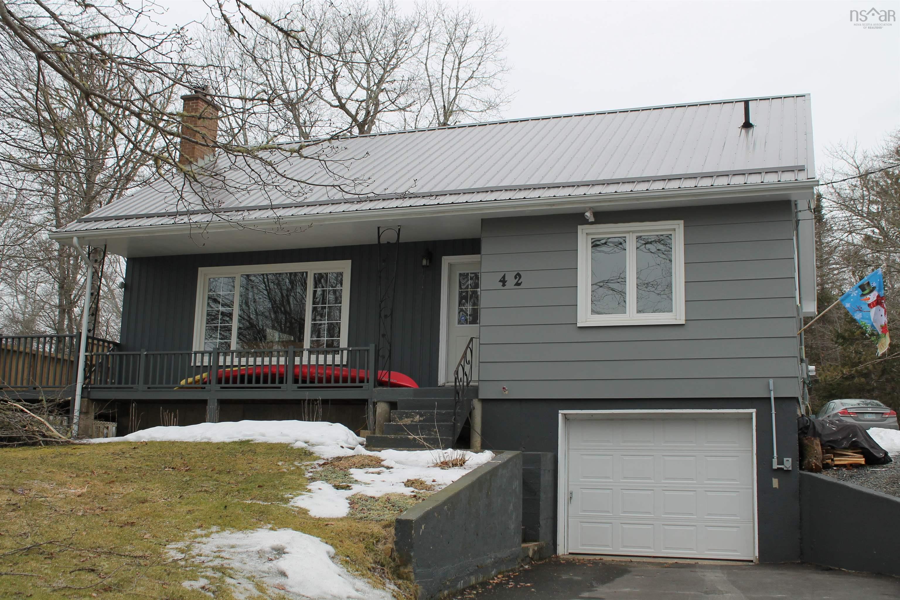 42 Hubley Mill Lake Road, Upper Tantallon, (MLS® 202202372) RE/MAX nova