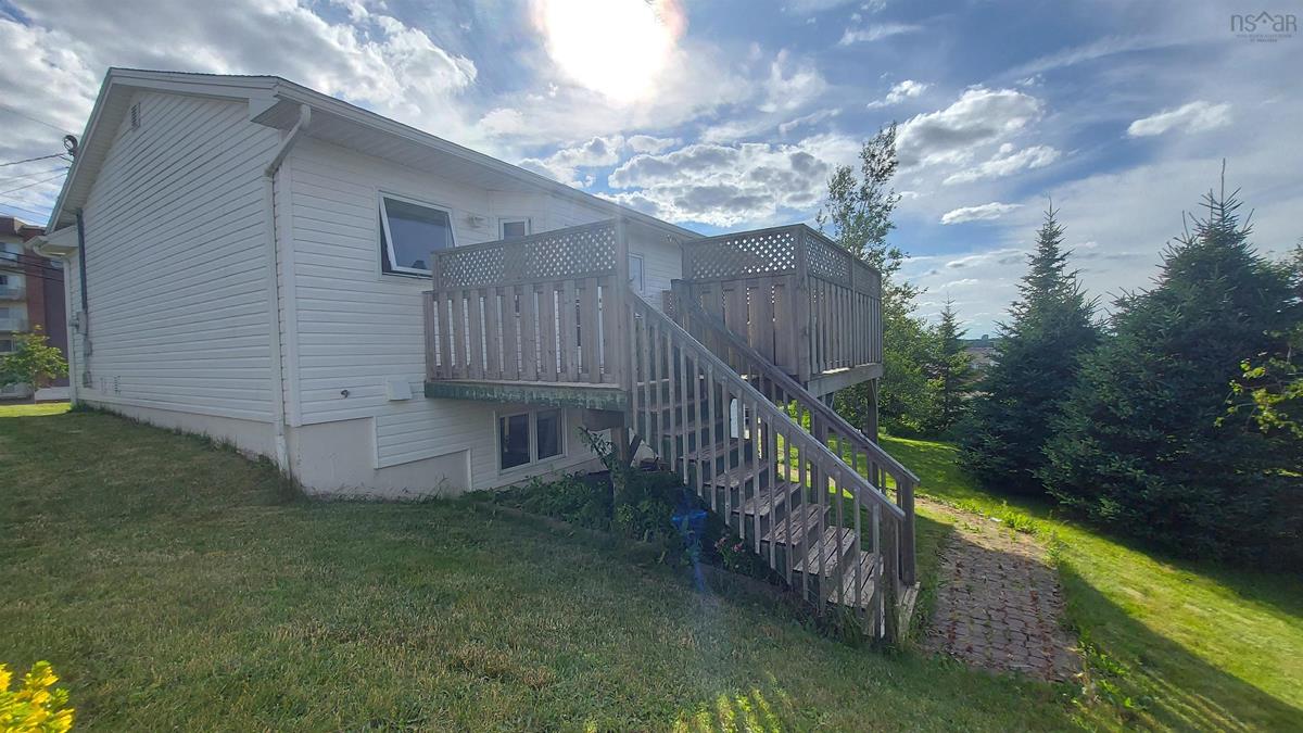 74 Russell Lake Drive, Dartmouth, (MLS® 202216562) RE/MAX nova