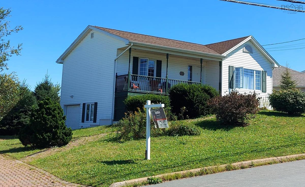 74 Russell Lake Drive, Dartmouth, (MLS® 202216562) RE/MAX nova