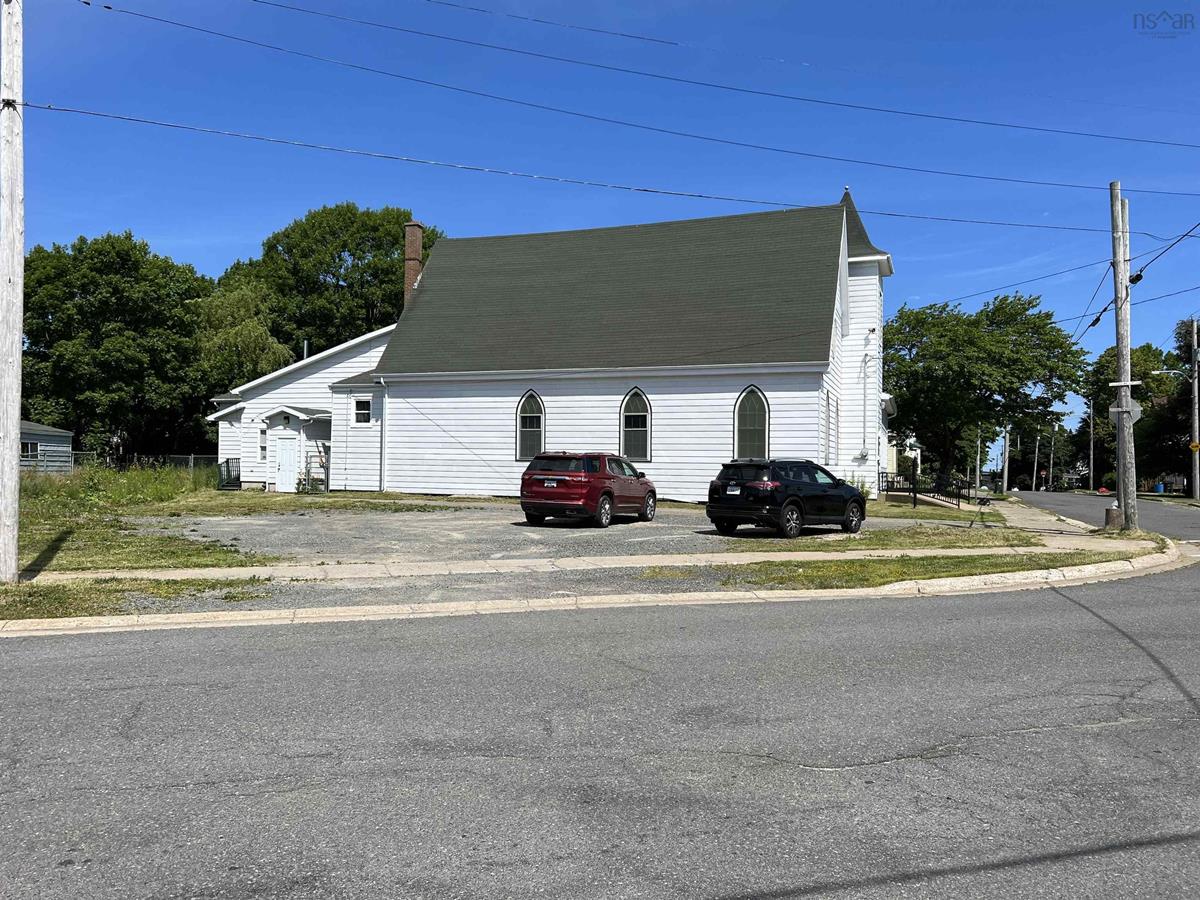 30 Clyde Avenue, Sydney Mines, (MLS® 202218882) RE/MAX nova