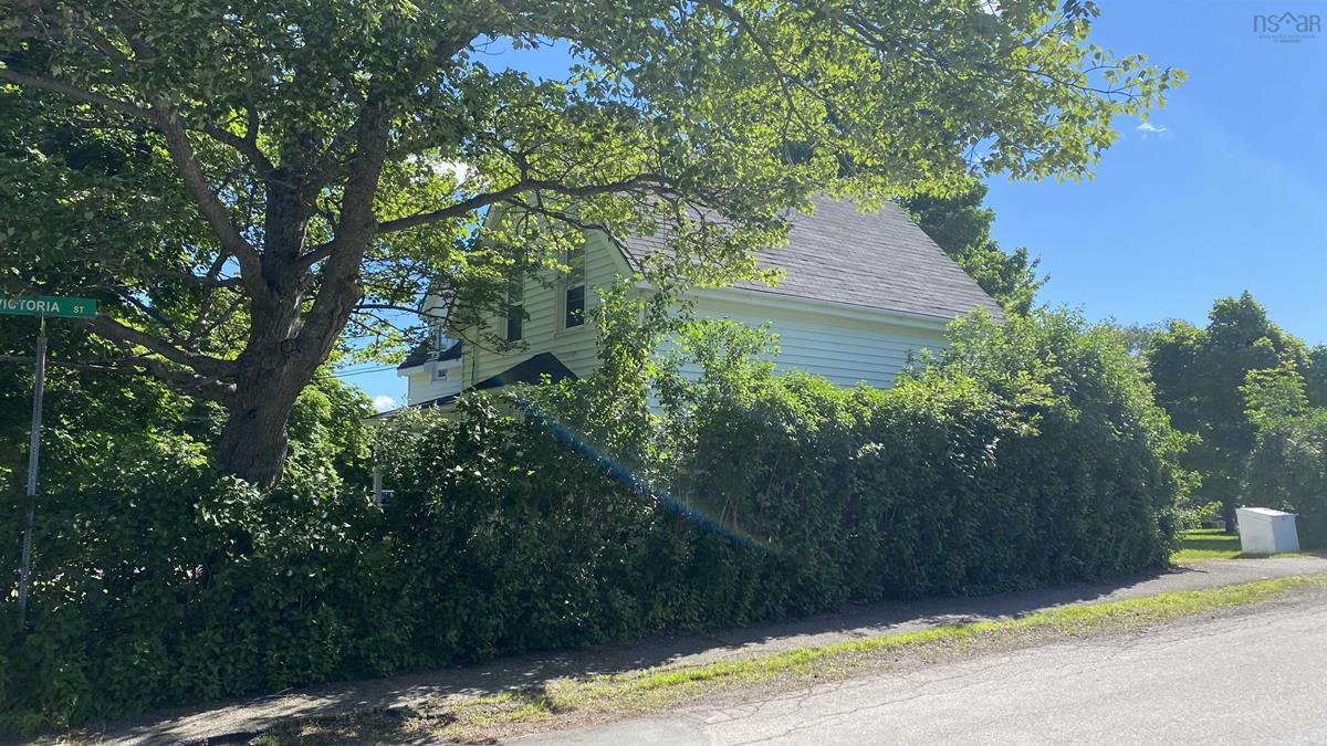 2141 Queen Street, Westville, (MLS® 202220986) RE/MAX nova