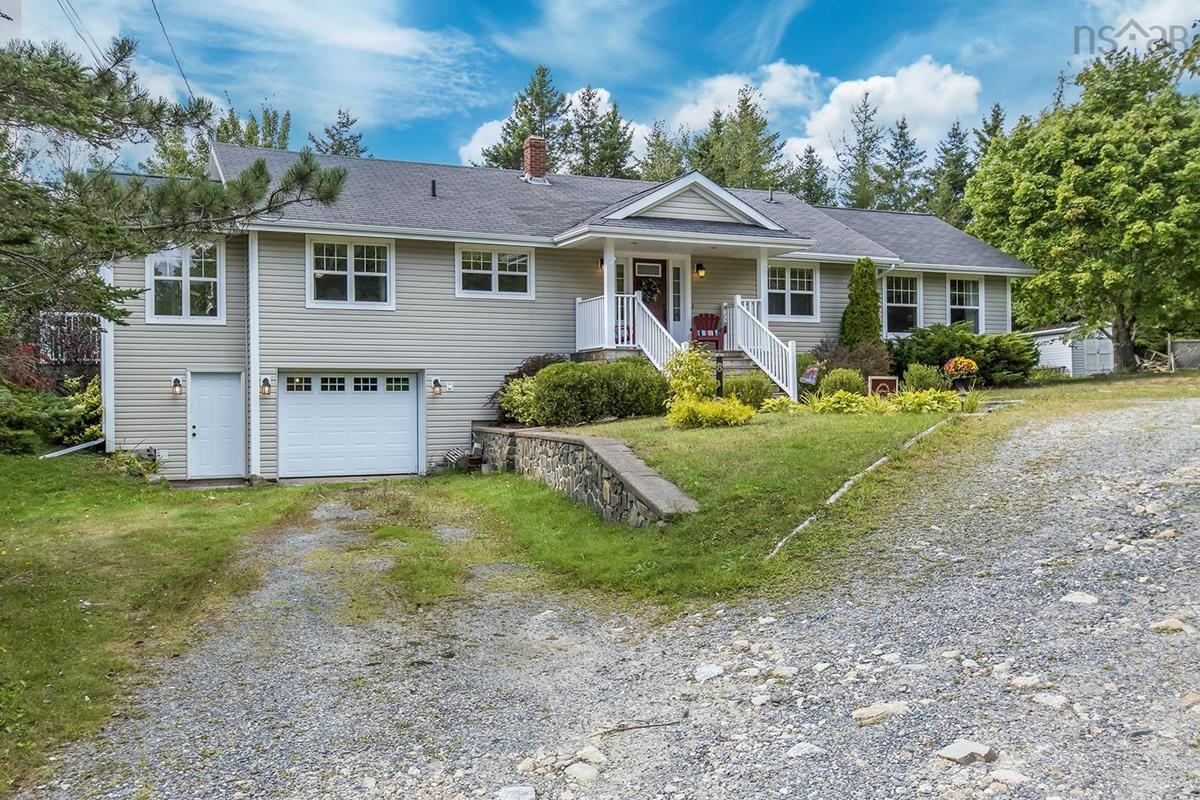 8 Hubley Mill Lake Road, Upper Tantallon, (MLS® 202223107) RE/MAX nova