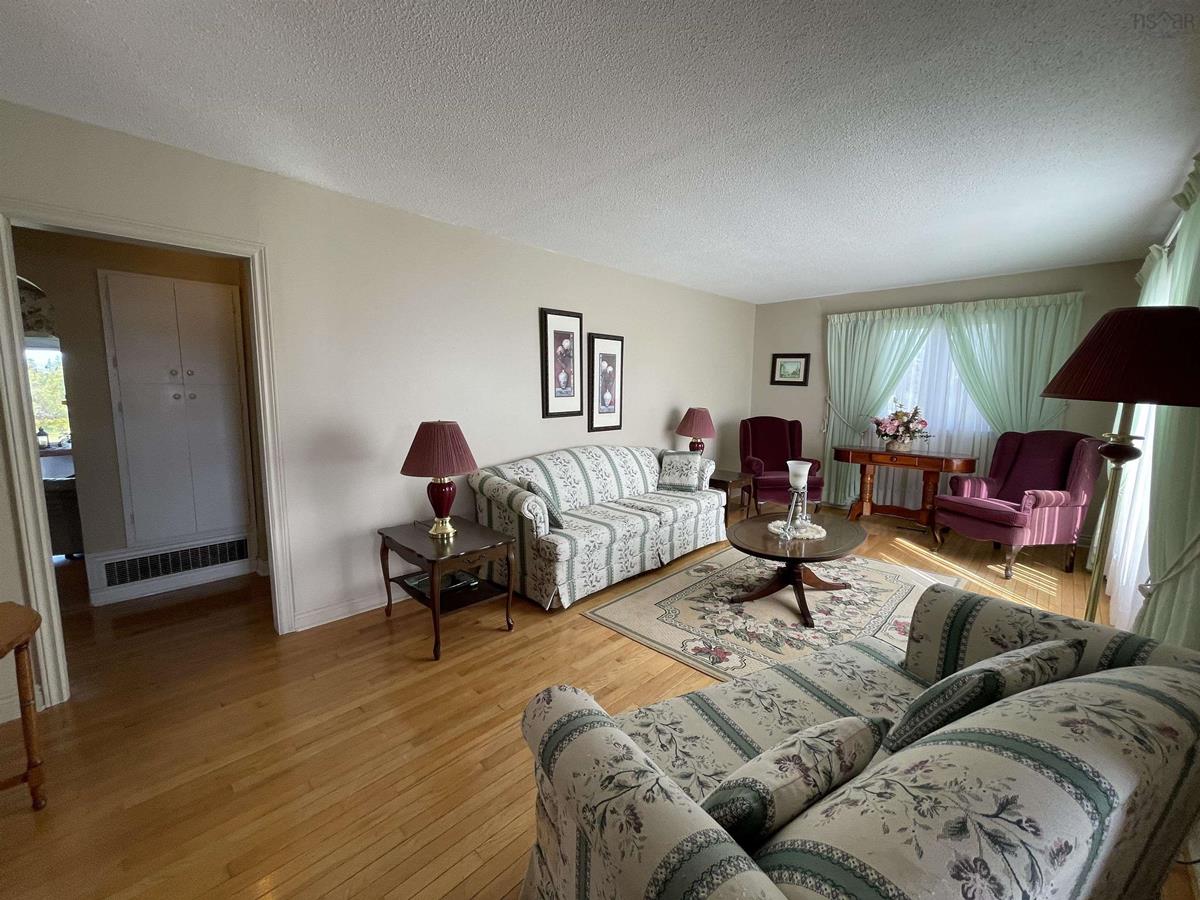 1371 Grand Lake Road, Sydney, (MLS® 202223854) RE/MAX nova