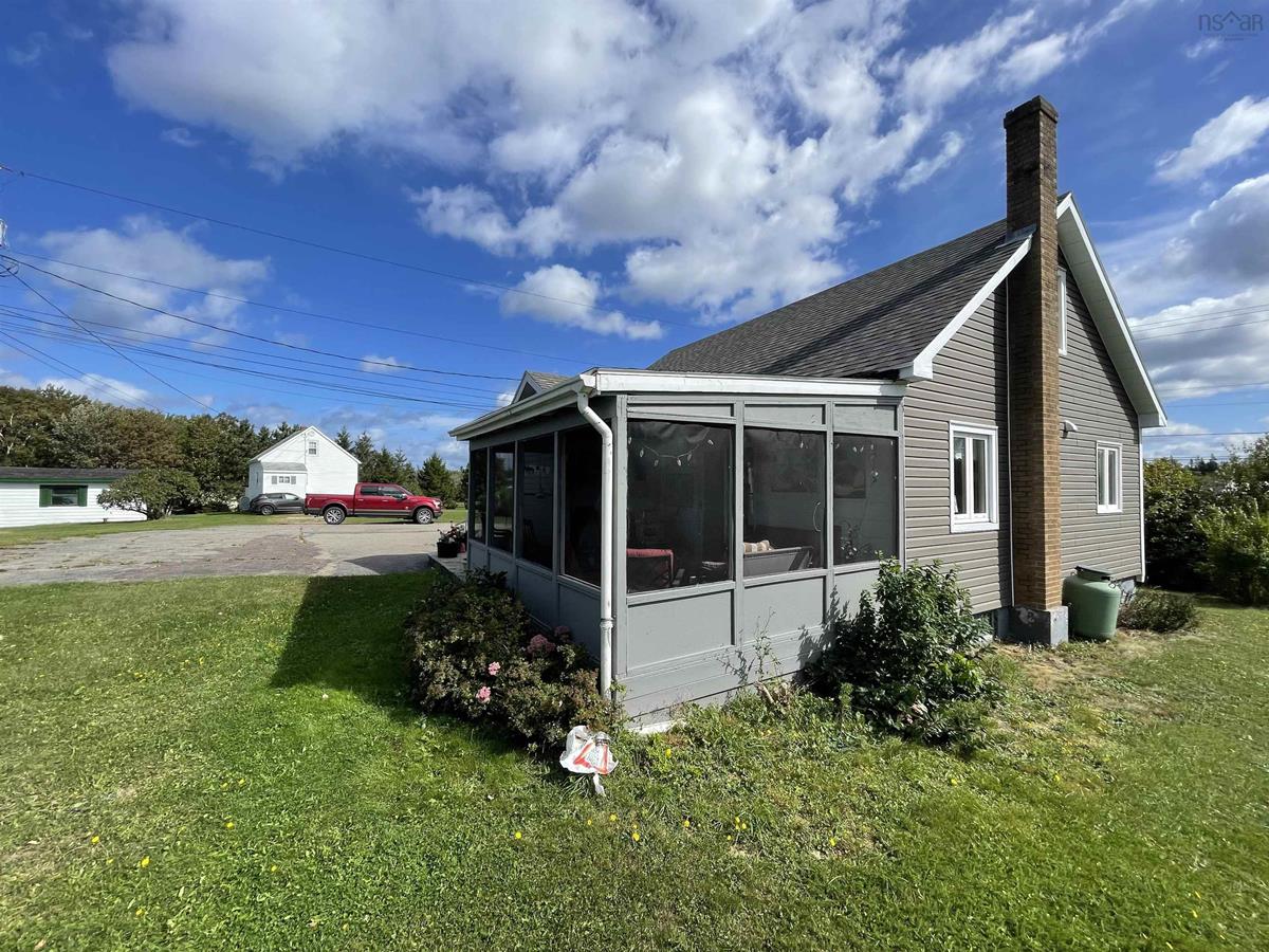 1371 Grand Lake Road, Sydney, (MLS® 202223854) RE/MAX nova