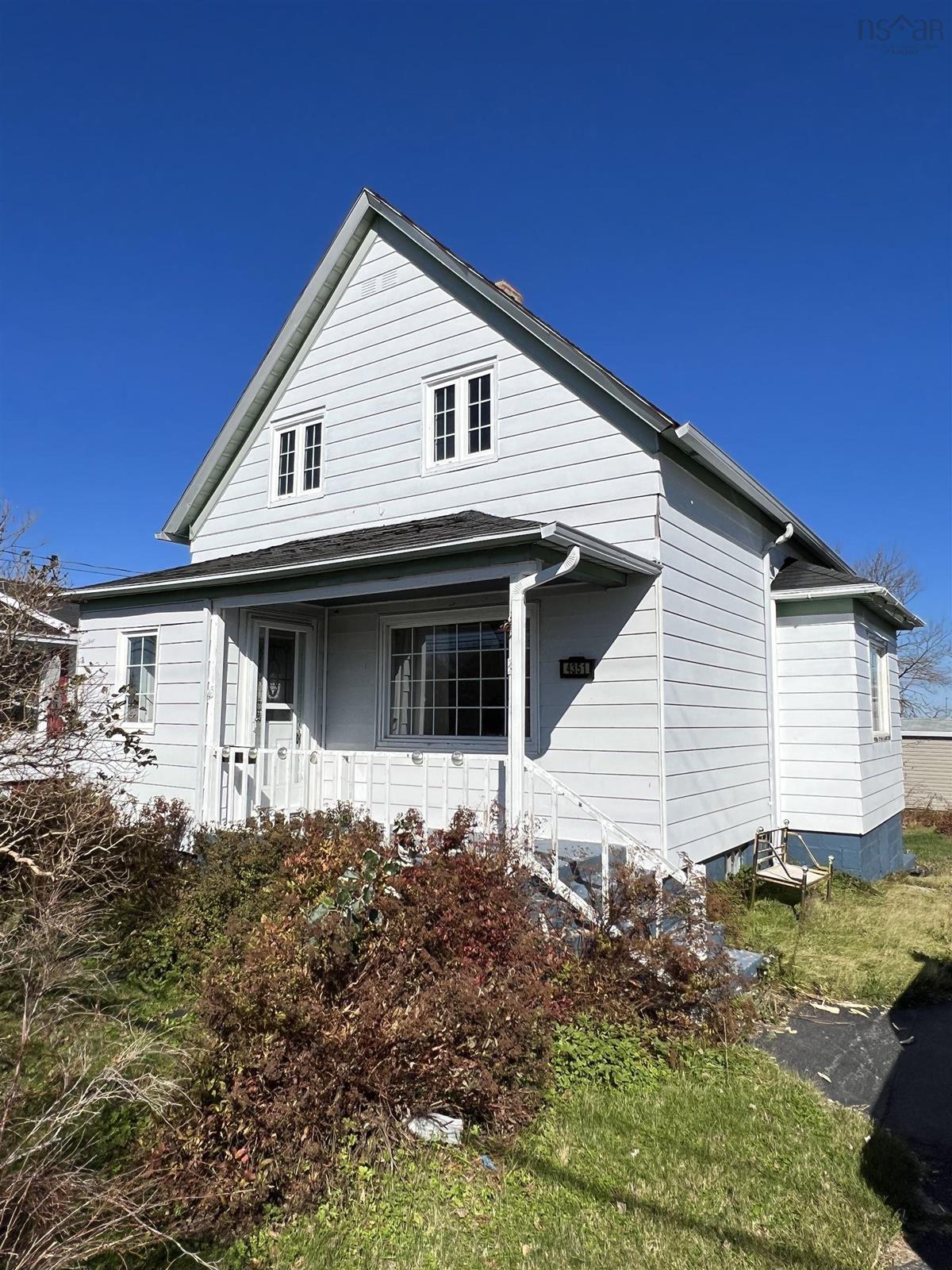 4351 New Waterford Highway, New Waterford, (MLS® 202223983) RE/MAX nova