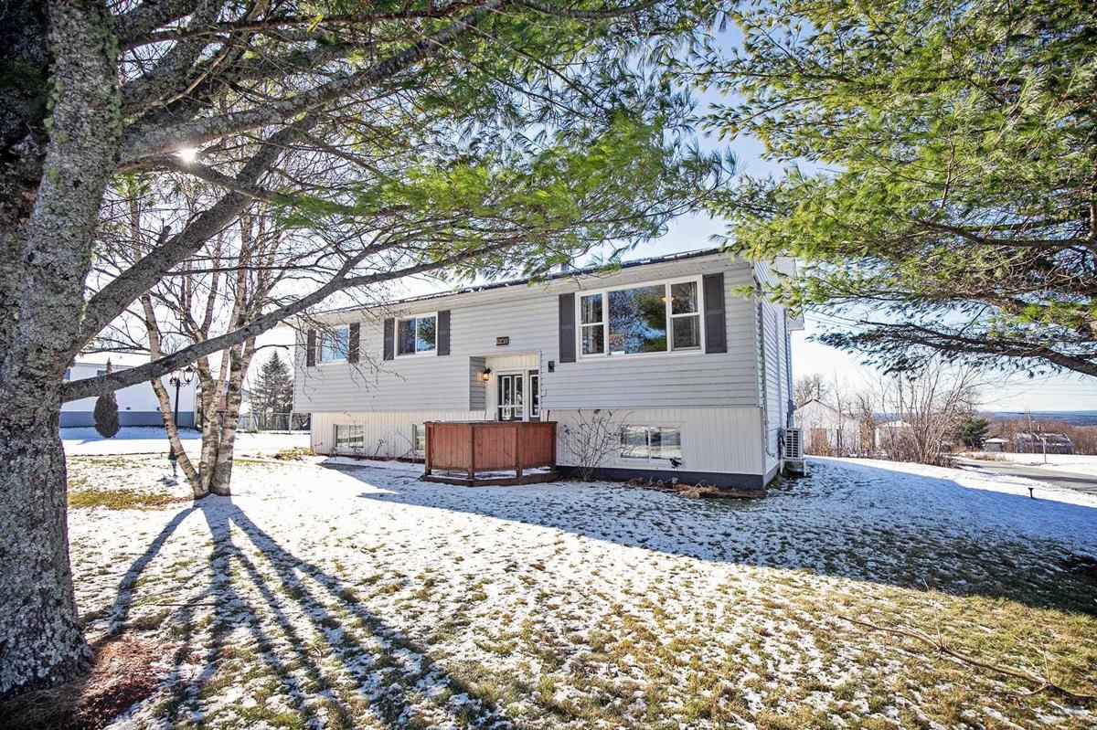 41 Pleasant Street, Springhill, (MLS® 202226752) RE/MAX nova