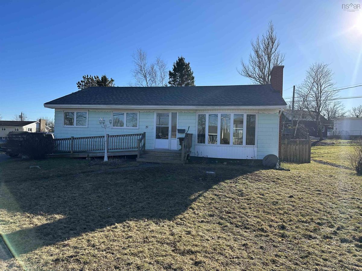 19 Kensington Avenue, Stellarton, (MLS® 202301370) RE/MAX nova