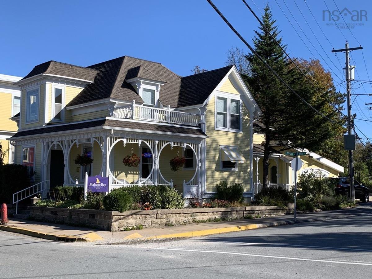 558 main street mahone bay