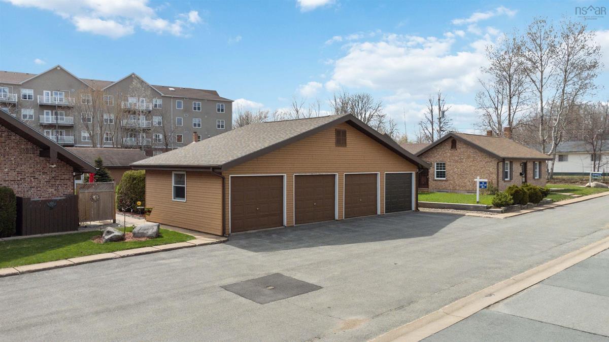 2 19 Hirtle Drive, Bridgewater, (MLS® 202307157) RE/MAX nova