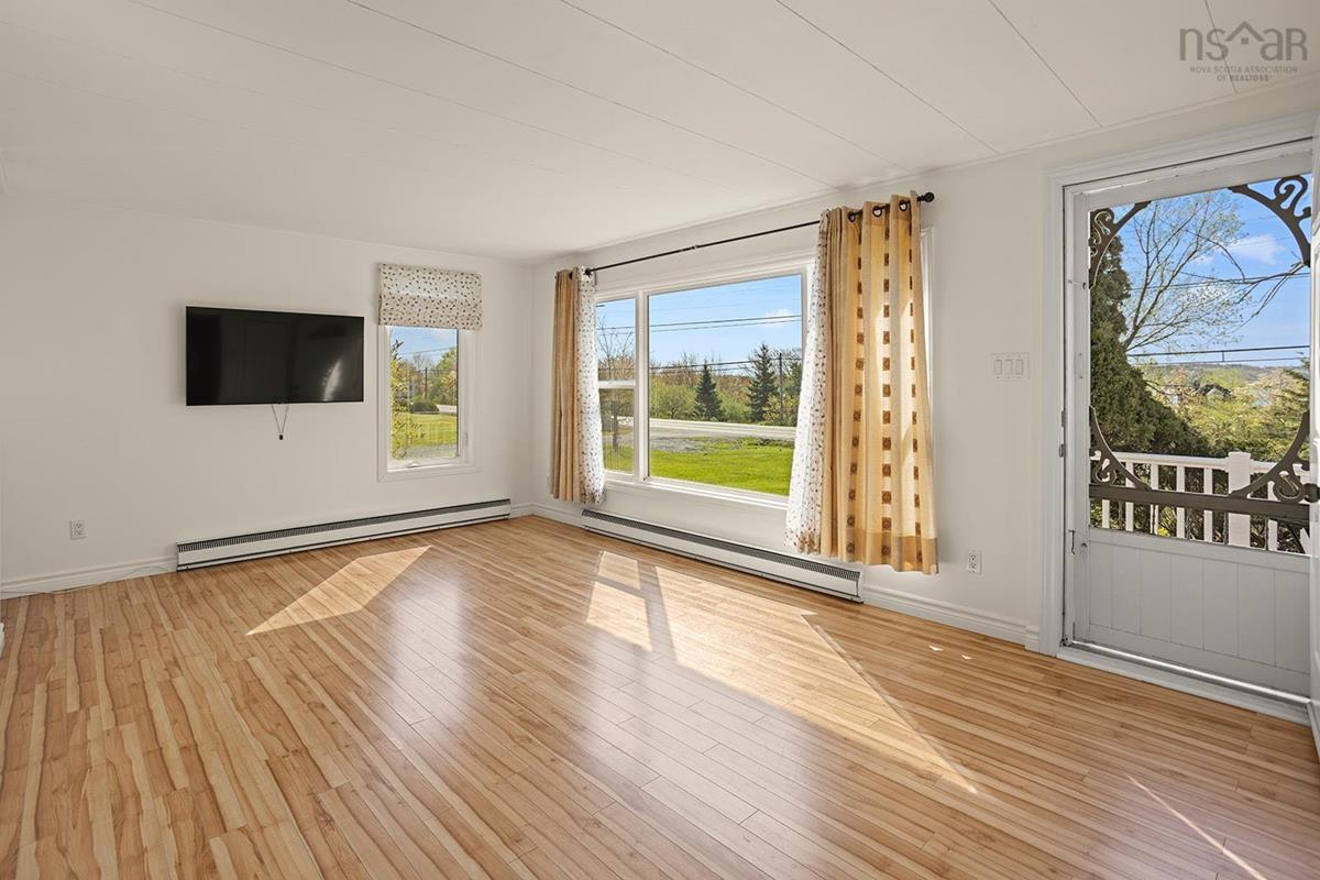 550 Seaview Drive, Upper North Sydney, (MLS® 202310889) RE/MAX nova