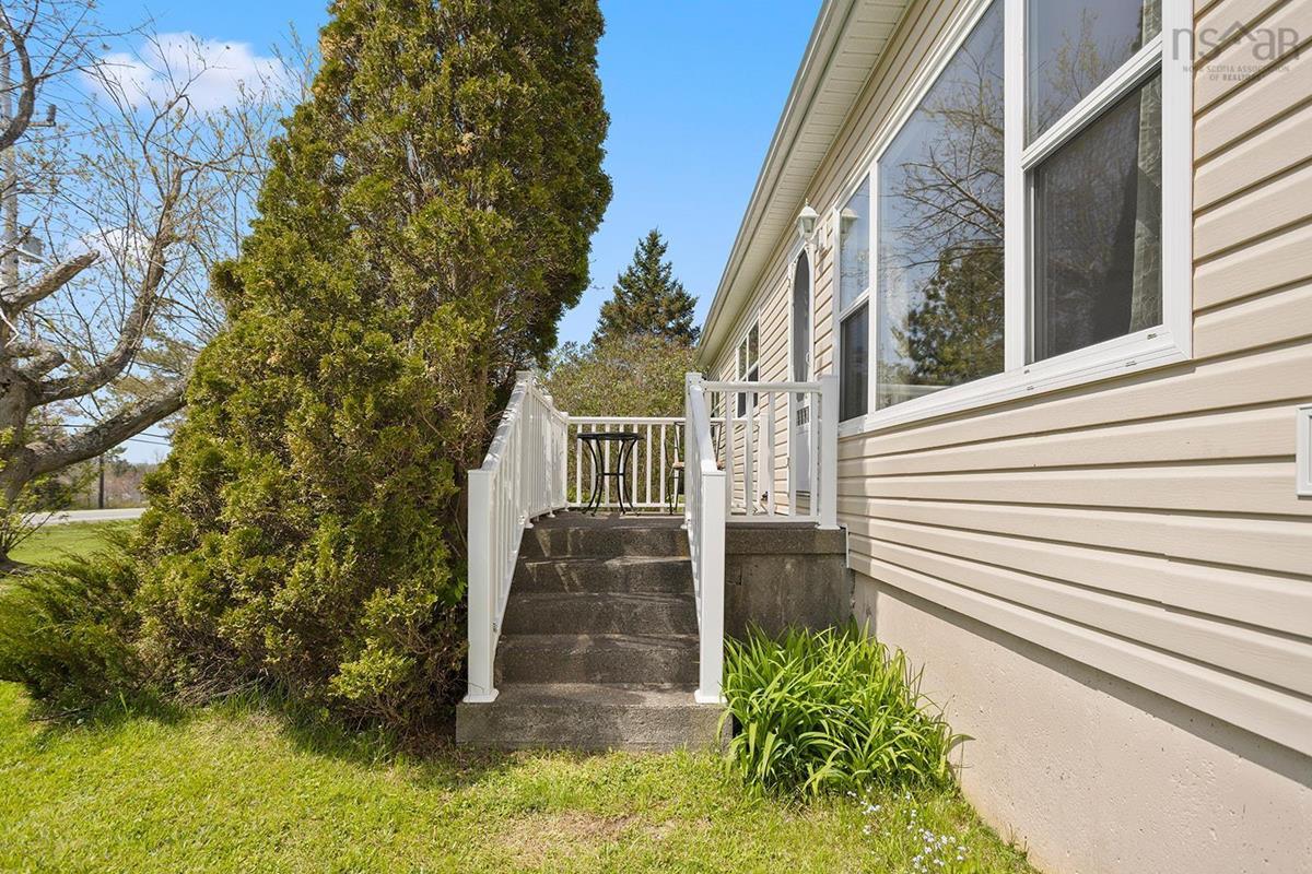 550 Seaview Drive, Upper North Sydney, (MLS® 202310889) RE/MAX nova