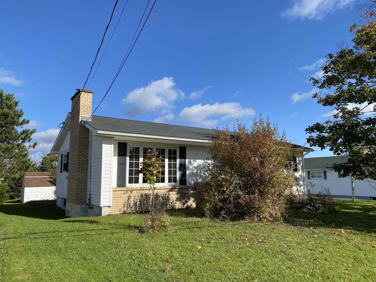 12 Cambridge Avenue, Stellarton, (MLS® 202323147) RE/MAX nova