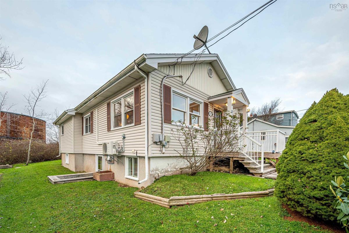 52 Howard Avenue, Shearwater, (MLS® 202323658) RE/MAX nova