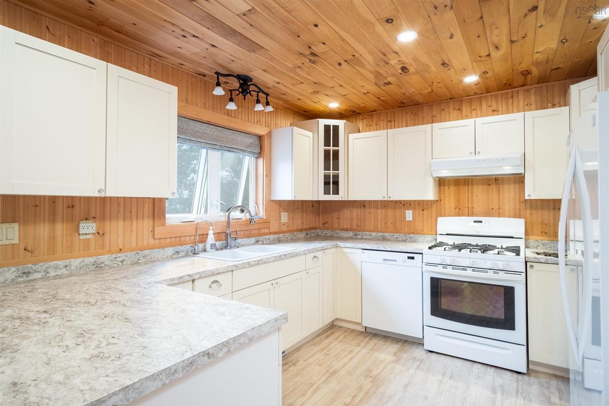 2811 Highway 395, East Lake Ainslie, (MLS® 202421752) RE/MAX nova