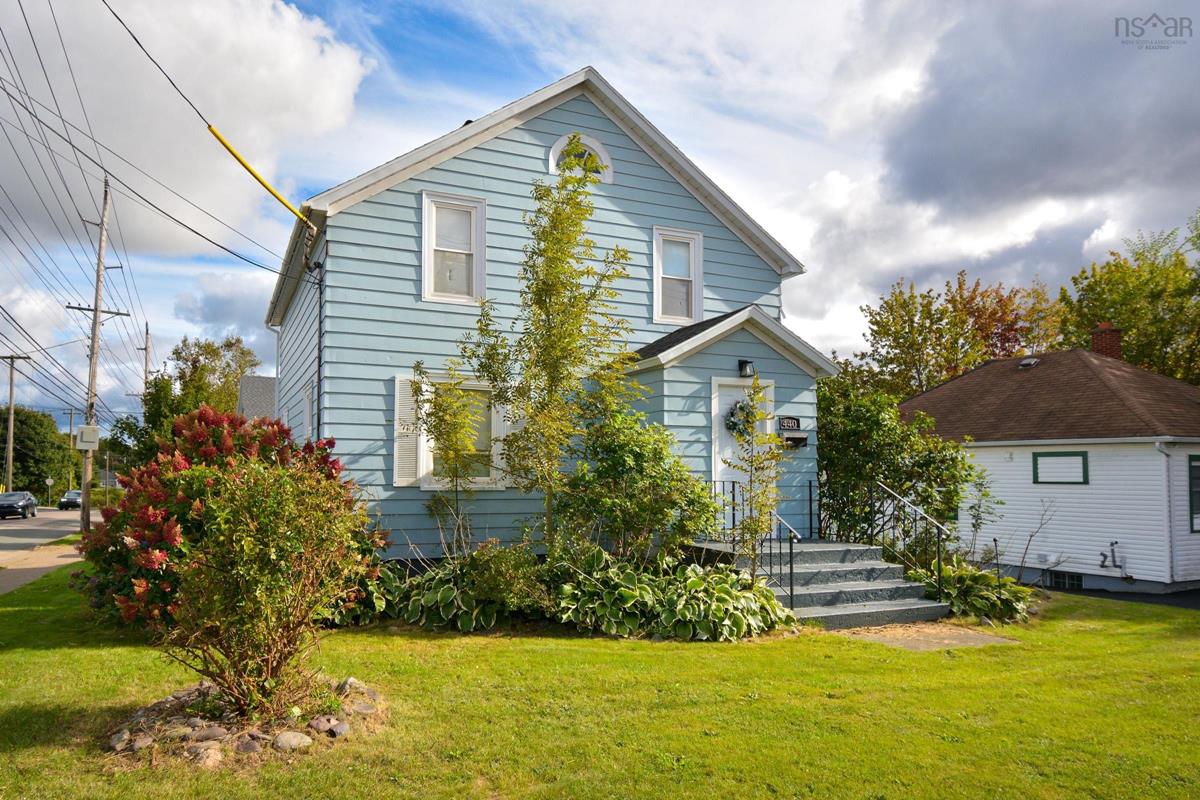 440 Atlantic Street, Sydney, (MLS® 202423327) RE/MAX nova