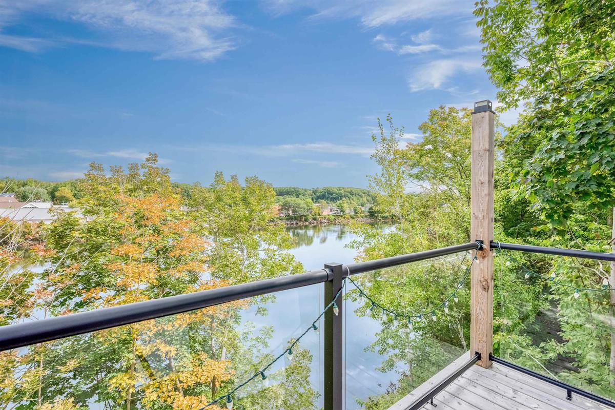 700 King Street, Bridgewater, (MLS® 202523096) REMAX NOVA