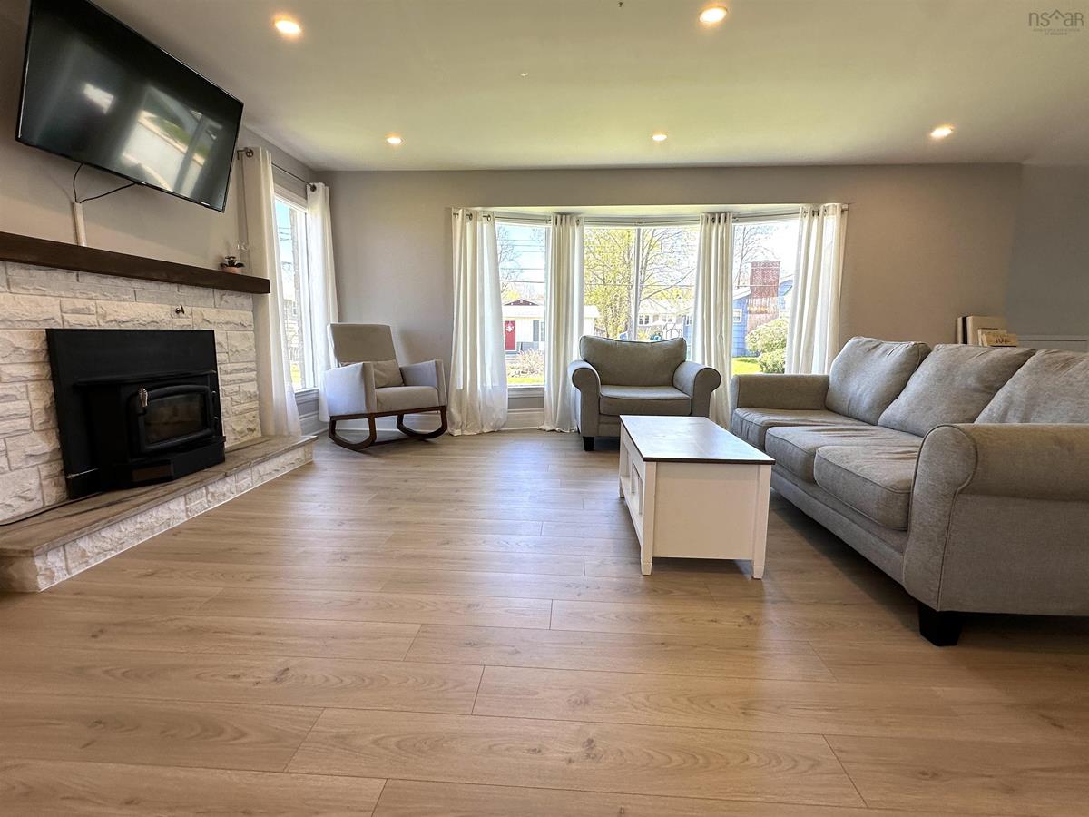  MLS ()