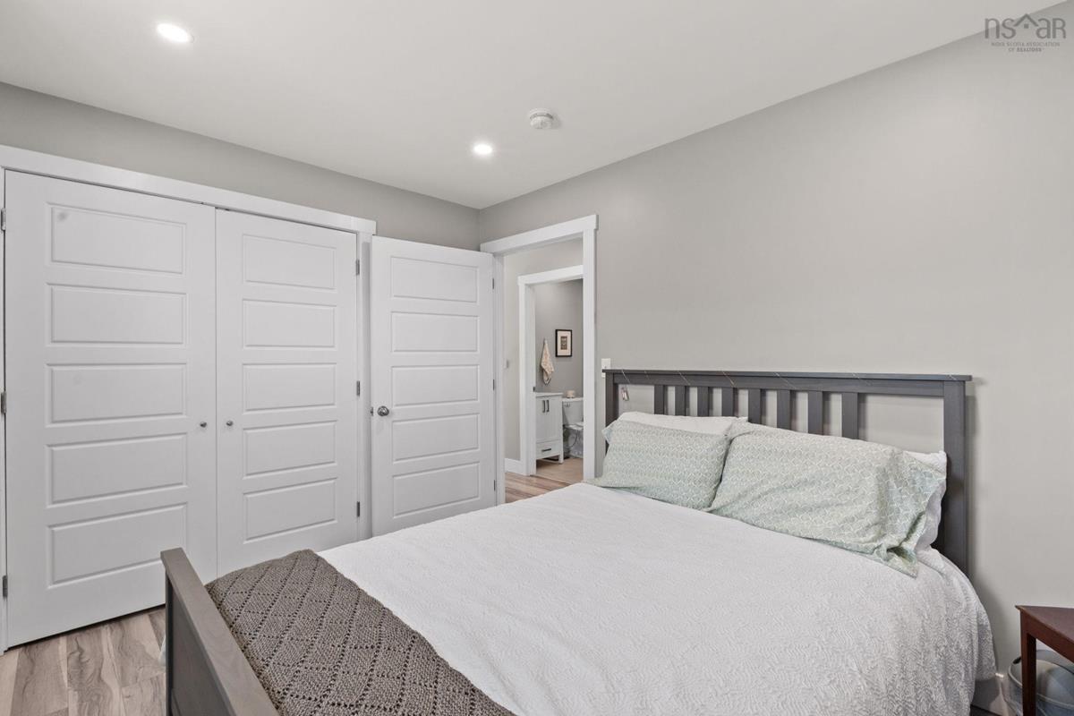  MLS ()