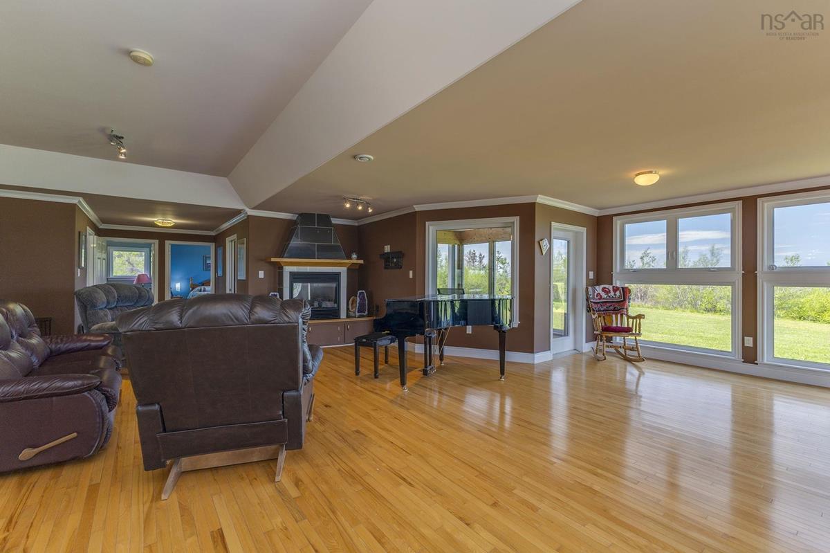  MLS ()