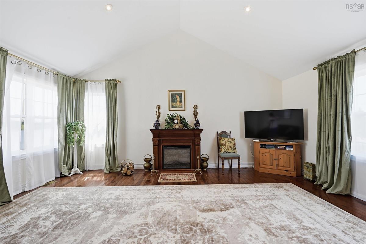  MLS ()